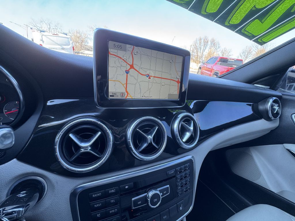 2014 Mercedes-Benz CLA-Class Image 30