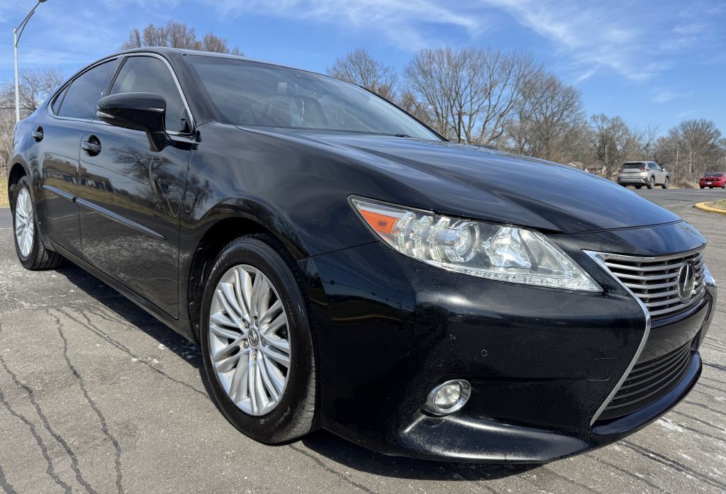 2014 Lexus ES Image 2