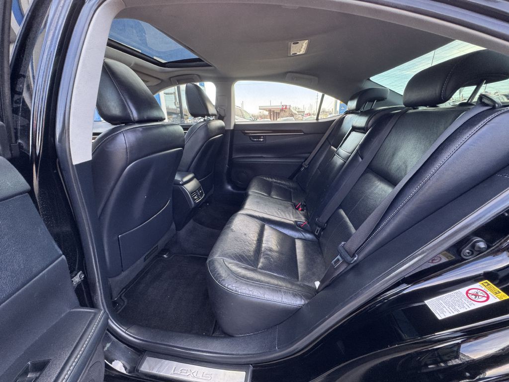 2014 Lexus ES Image 20