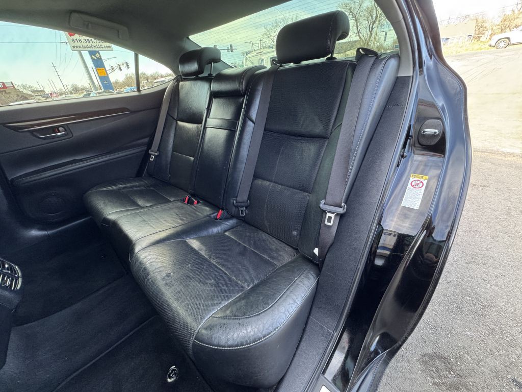 2014 Lexus ES Image 21