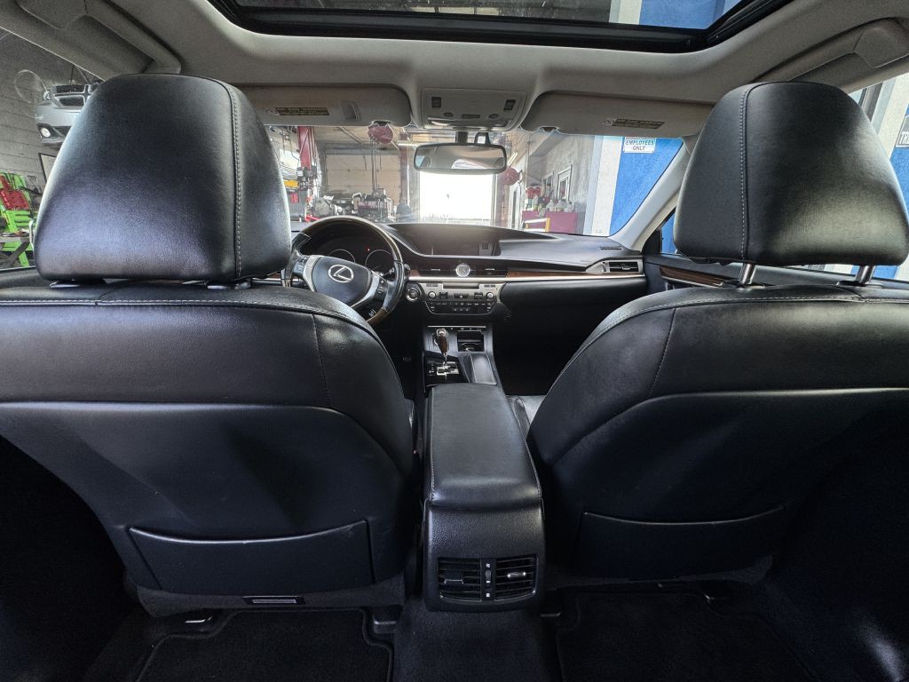 2014 Lexus ES Image 22