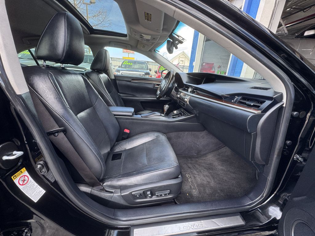 2014 Lexus ES Image 25