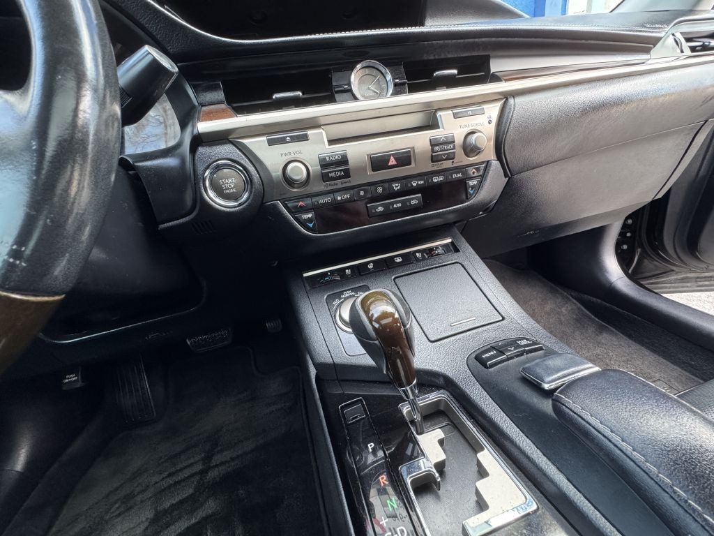 2014 Lexus ES Image 27