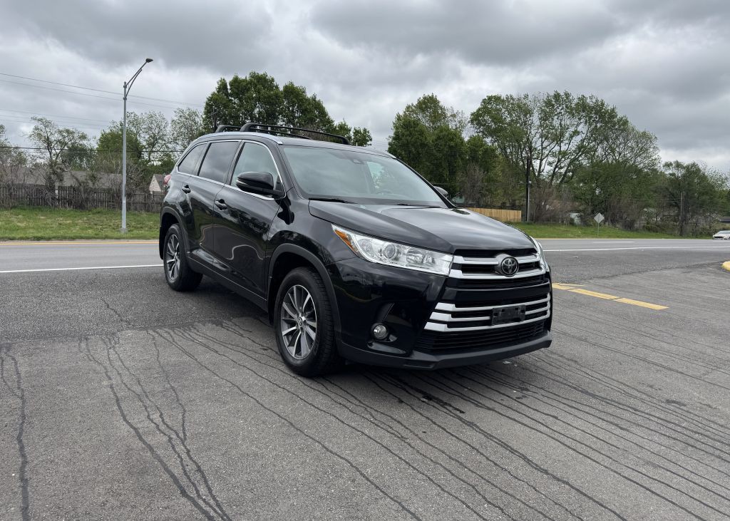 2019 Toyota Highlander Image 1