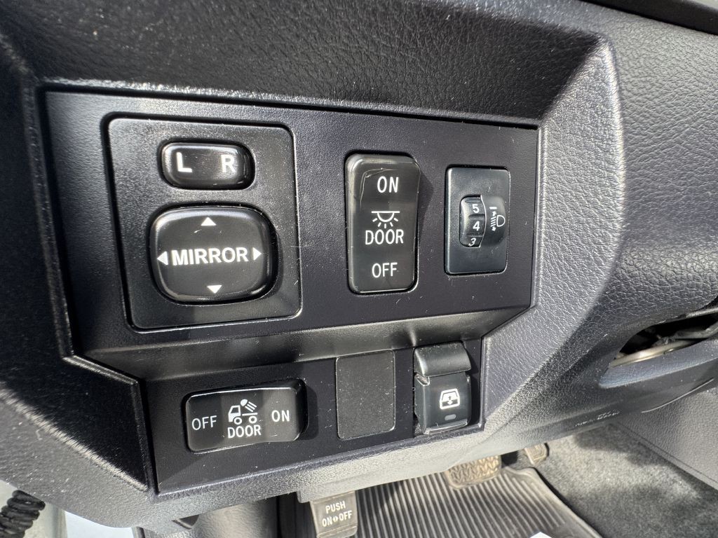 2017 Toyota Tundra Image 24