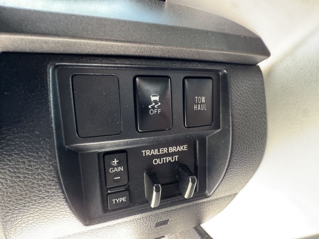 2017 Toyota Tundra Image 25