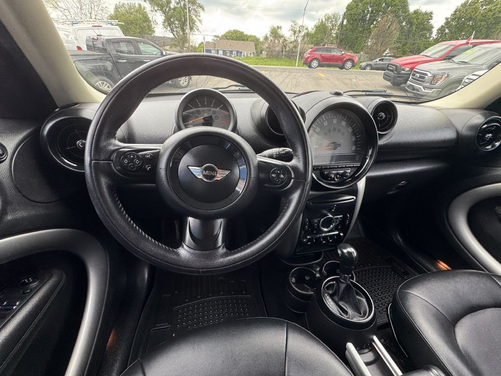2015 MINI Cooper Image 21