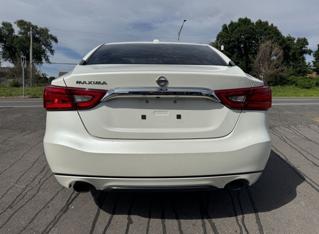 2016 Nissan Maxima Image 11