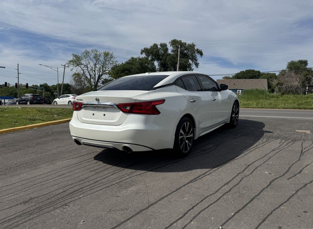 2016 Nissan Maxima Image 12