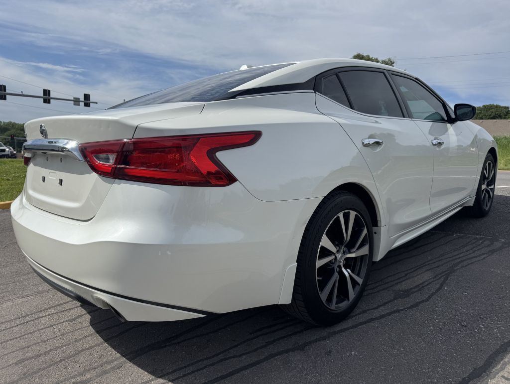 2016 Nissan Maxima Image 13