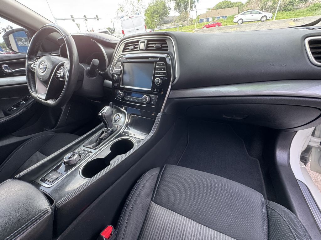2016 Nissan Maxima Image 18