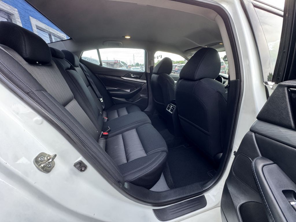 2016 Nissan Maxima Image 20
