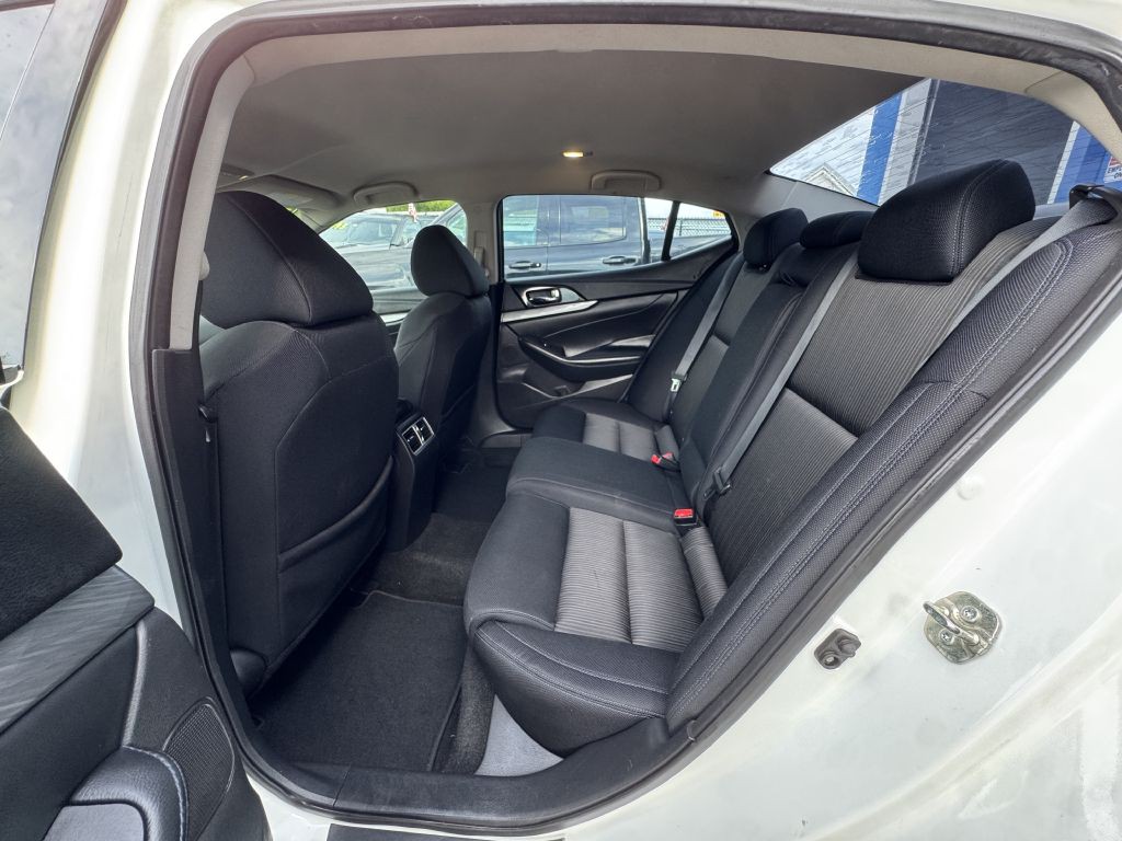 2016 Nissan Maxima Image 22