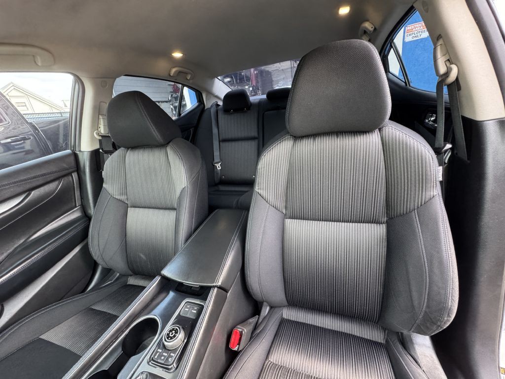 2016 Nissan Maxima Image 28