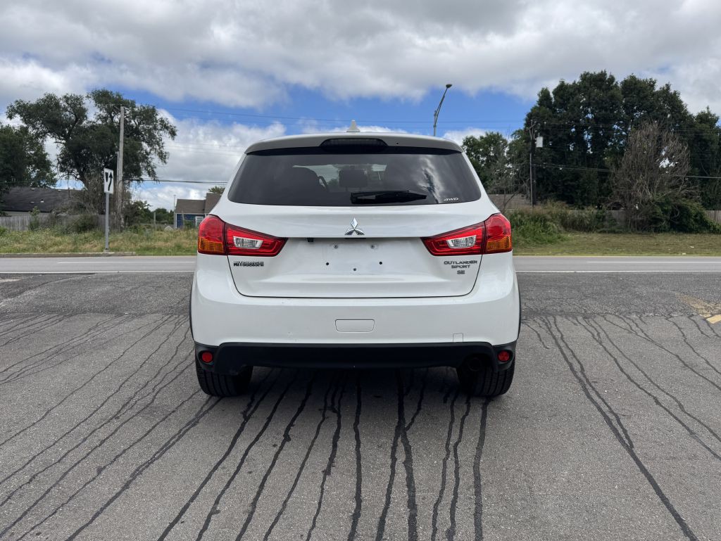 2017 Mitsubishi Outlander Image 11