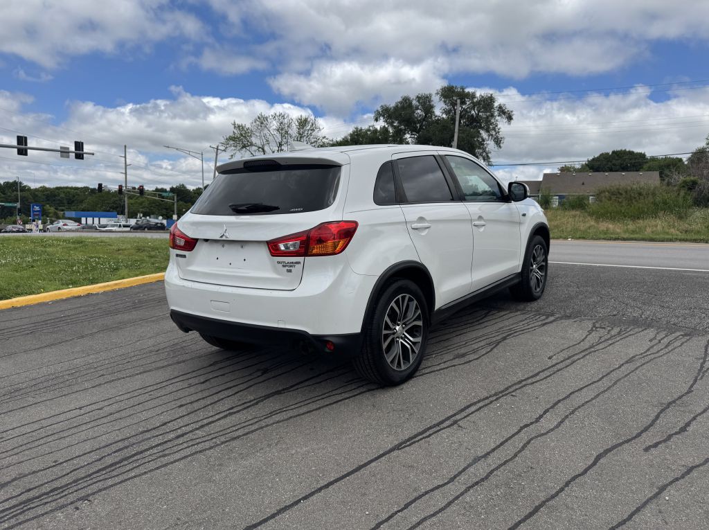 2017 Mitsubishi Outlander Image 13