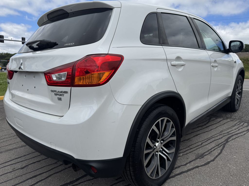 2017 Mitsubishi Outlander Image 14