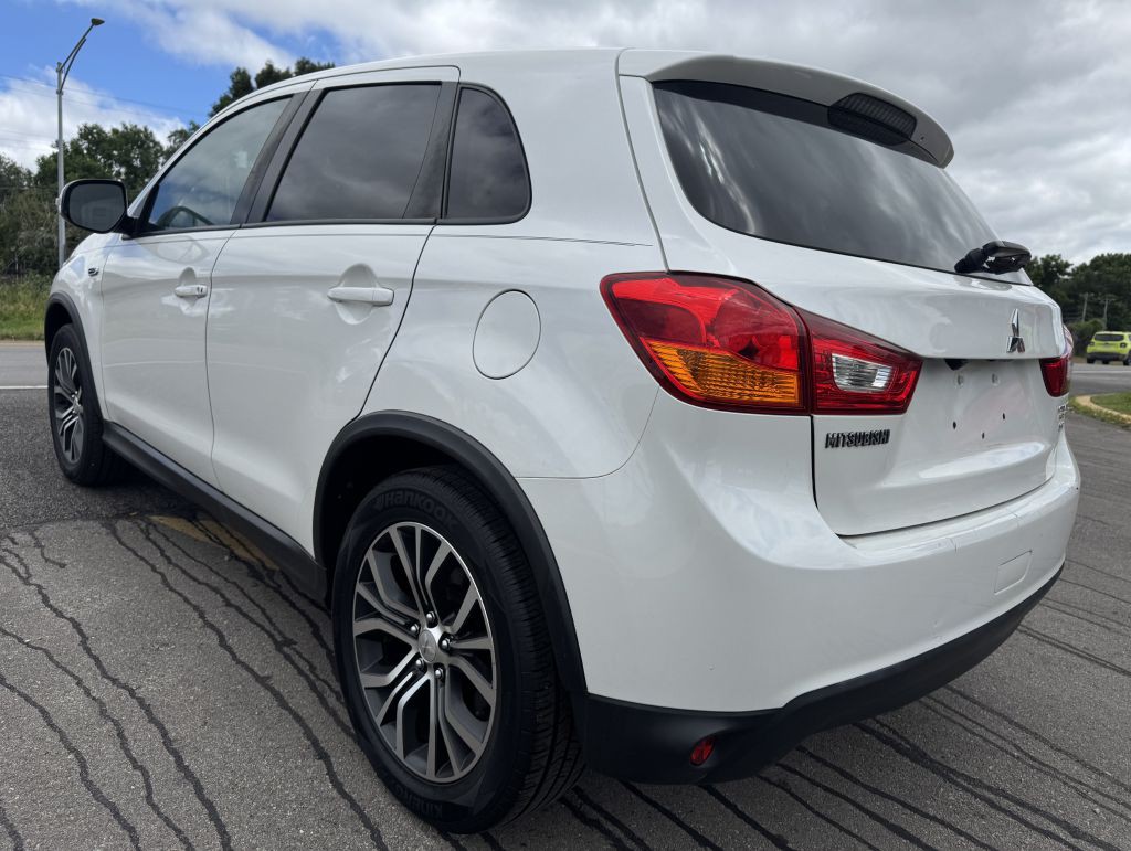 2017 Mitsubishi Outlander Image 16