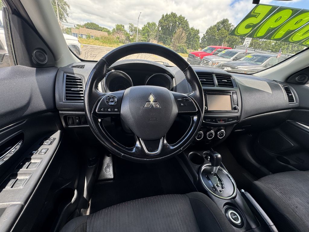 2017 Mitsubishi Outlander Image 25