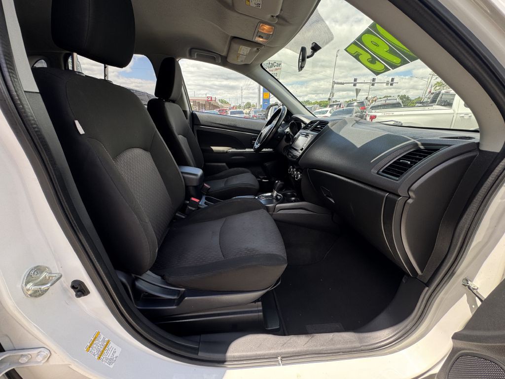 2017 Mitsubishi Outlander Image 27
