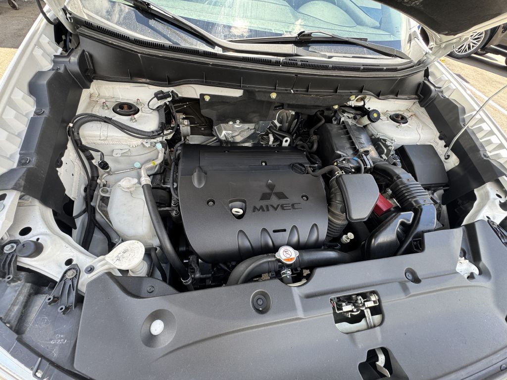 2017 Mitsubishi Outlander Image 30