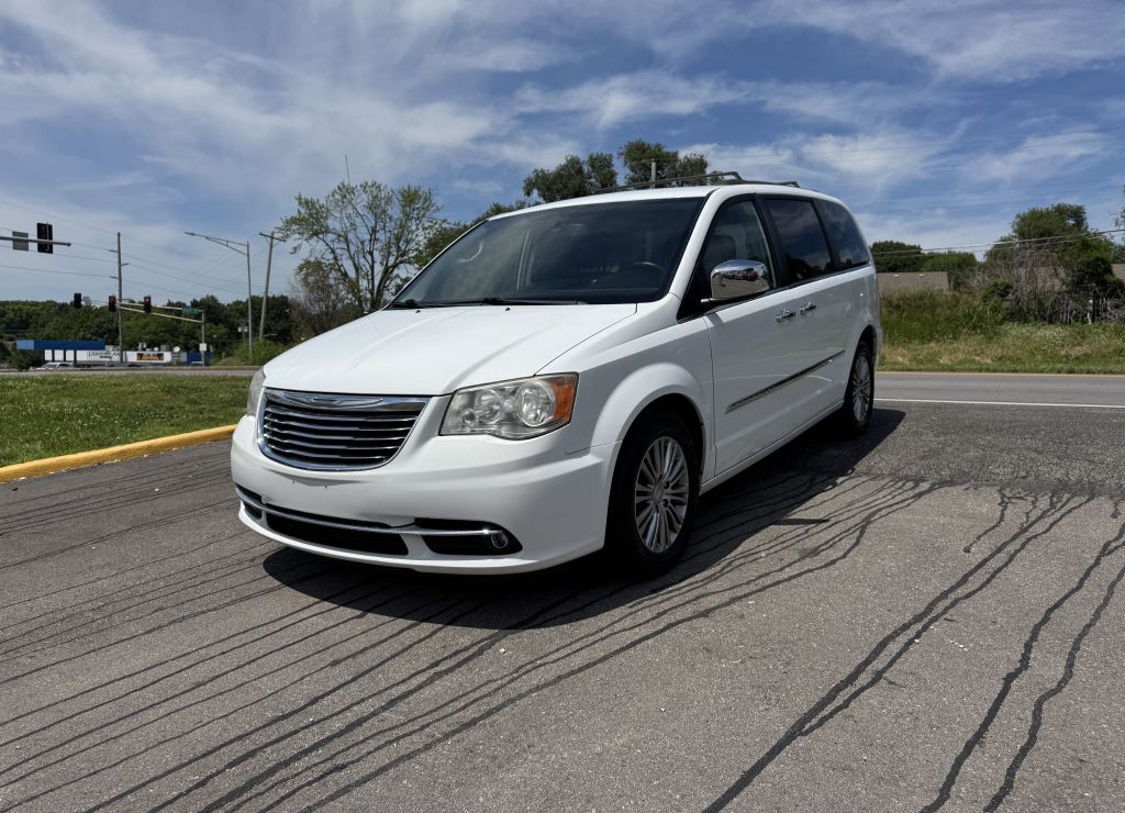 2014 Chrysler Town & Country Image 5