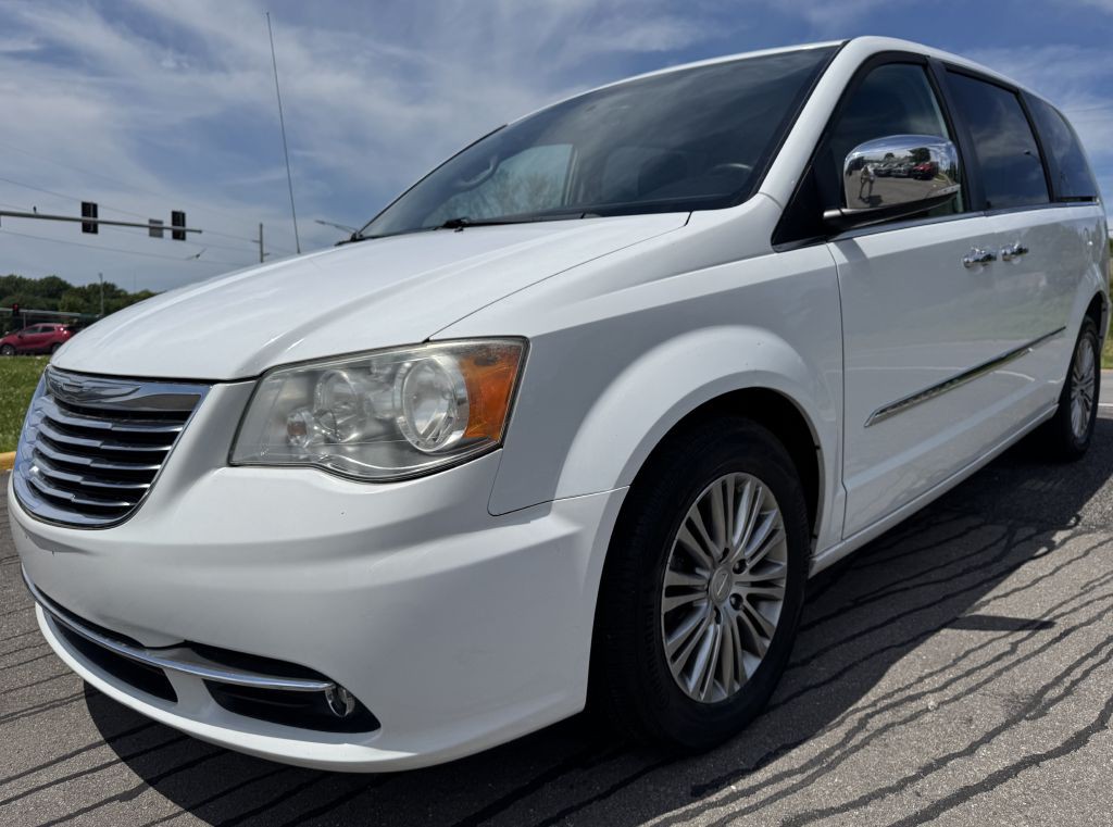 2014 Chrysler Town & Country Image 6