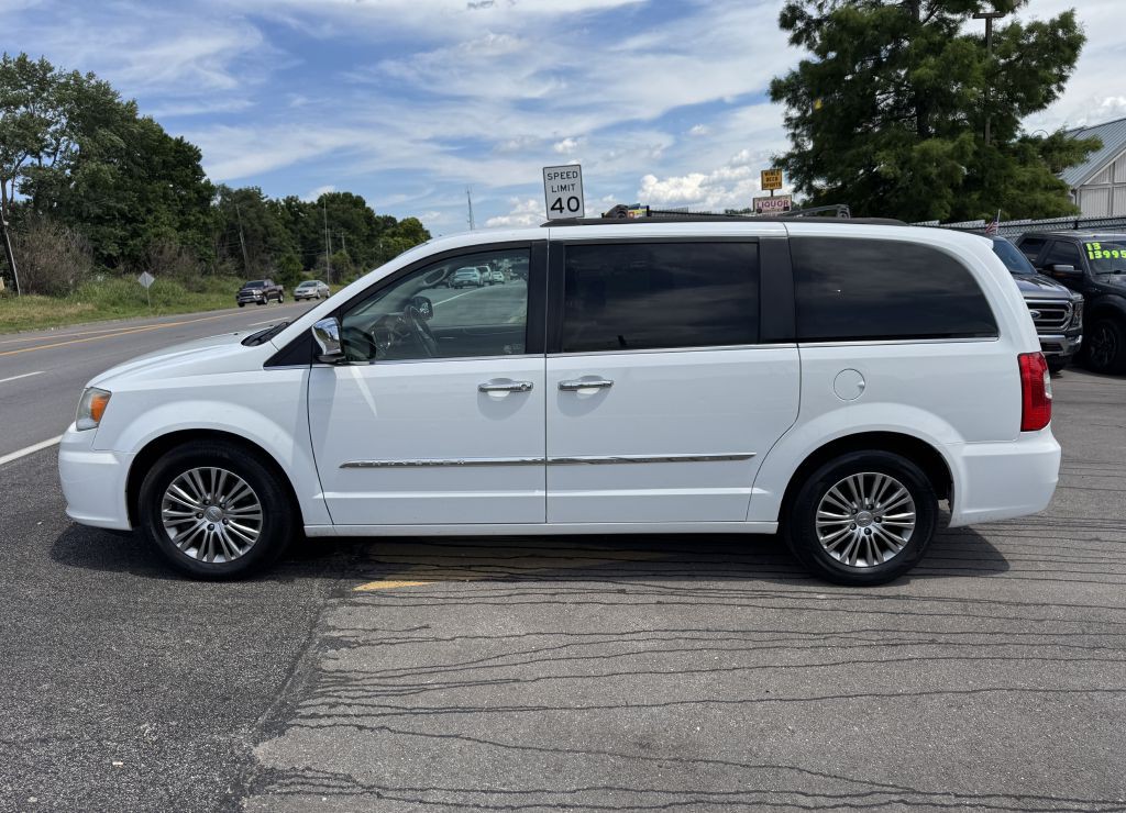 2014 Chrysler Town & Country Image 14