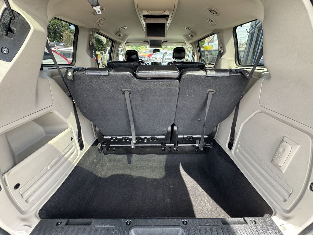2014 Chrysler Town & Country Image 17