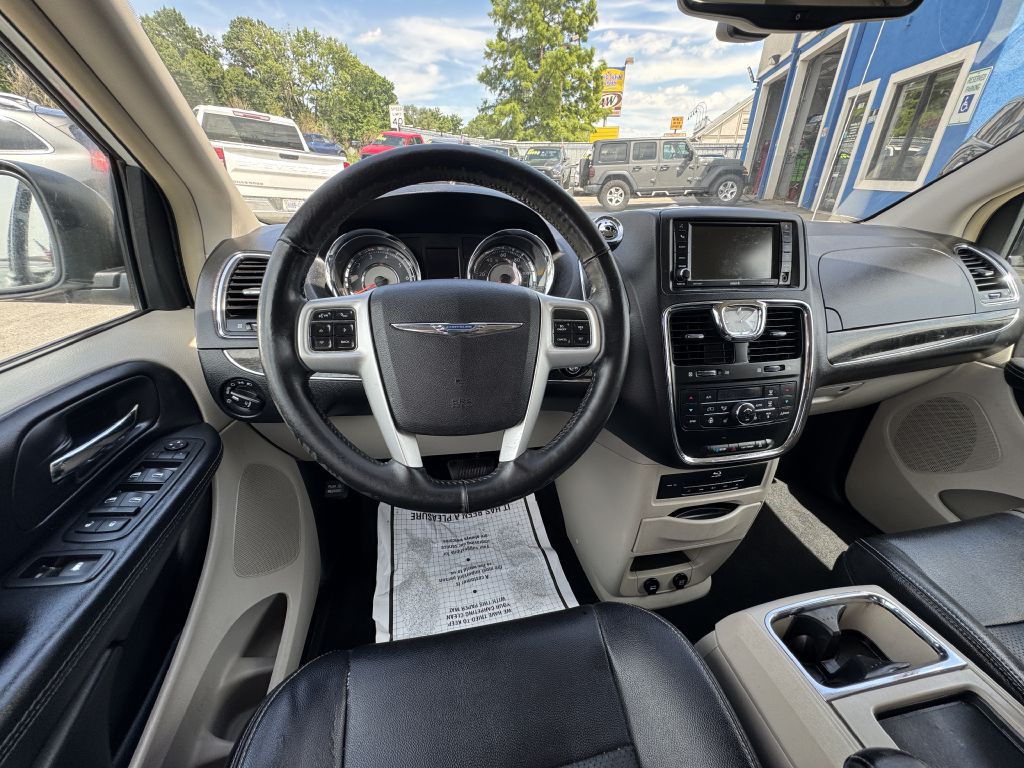 2014 Chrysler Town & Country Image 27
