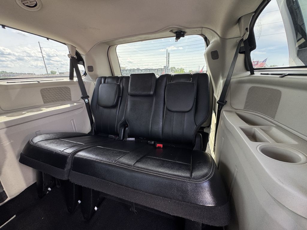 2014 Chrysler Town & Country Image 28