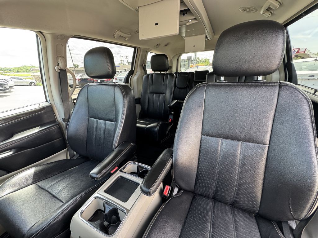 2014 Chrysler Town & Country Image 30