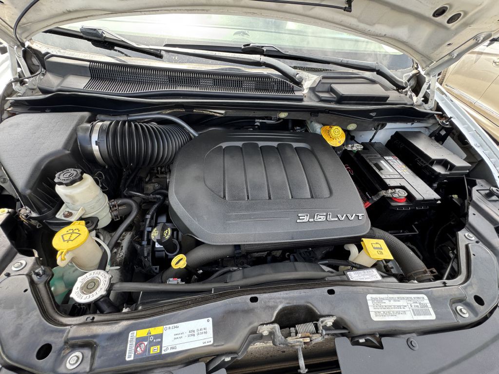 2014 Chrysler Town & Country Image 32
