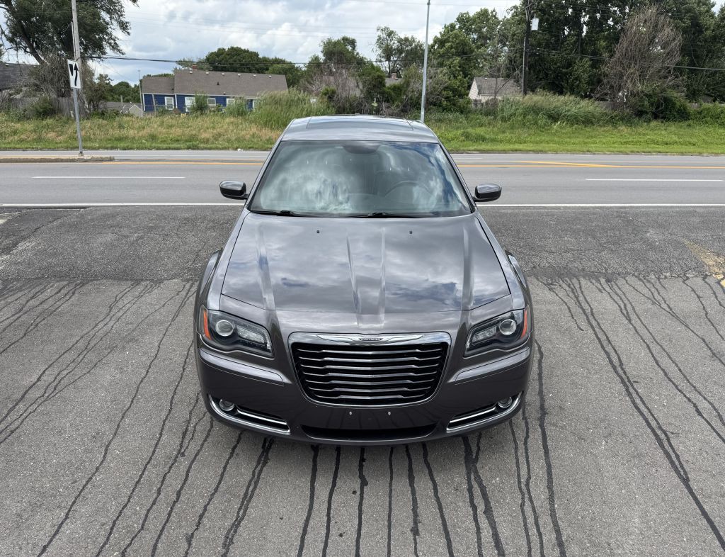 2014 Chrysler 300 Image 3