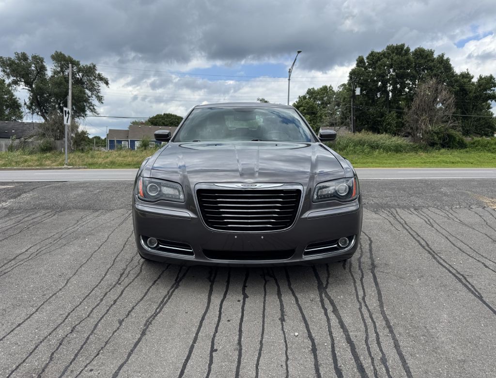 2014 Chrysler 300 Image 4