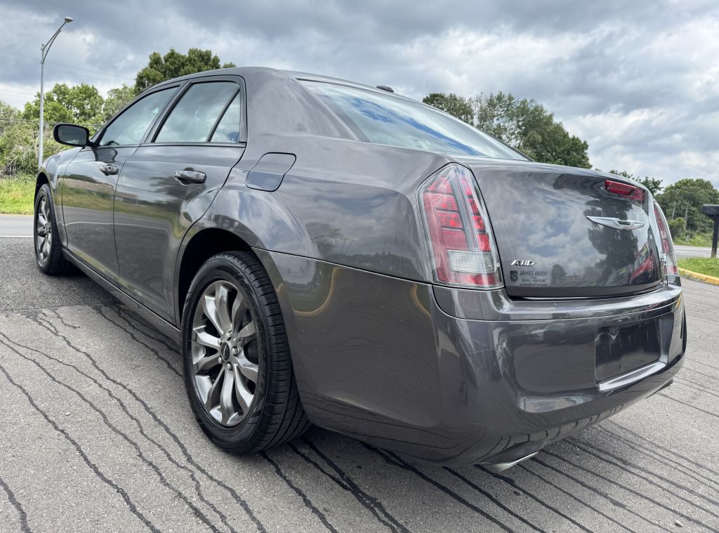 2014 Chrysler 300 Image 10