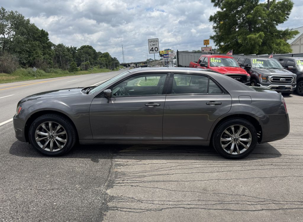 2014 Chrysler 300 Image 11