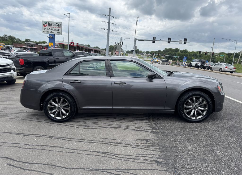 2014 Chrysler 300 Image 12