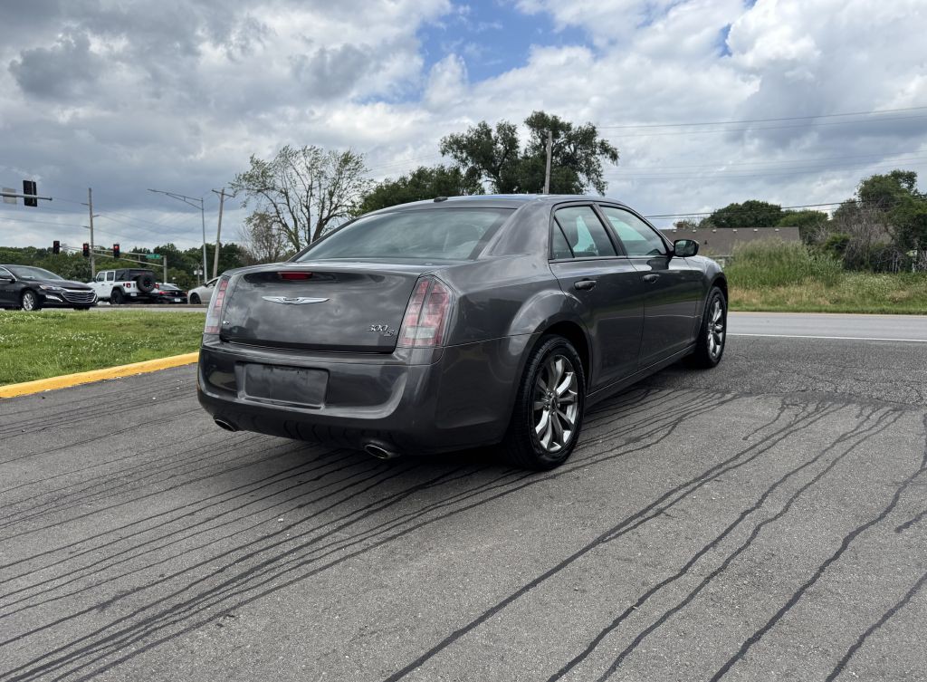 2014 Chrysler 300 Image 13