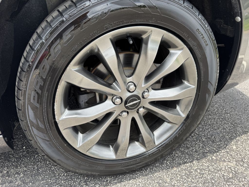 2014 Chrysler 300 Image 14