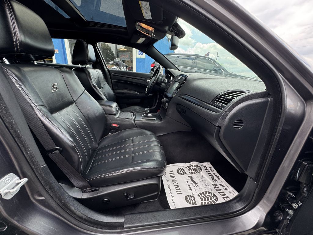 2014 Chrysler 300 Image 15