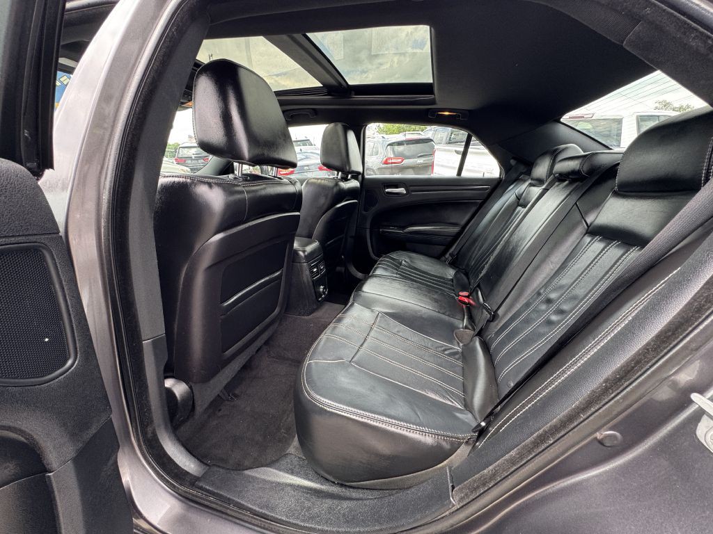 2014 Chrysler 300 Image 19
