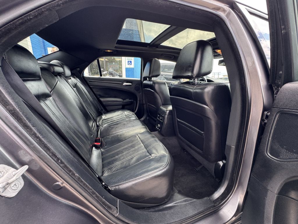 2014 Chrysler 300 Image 20