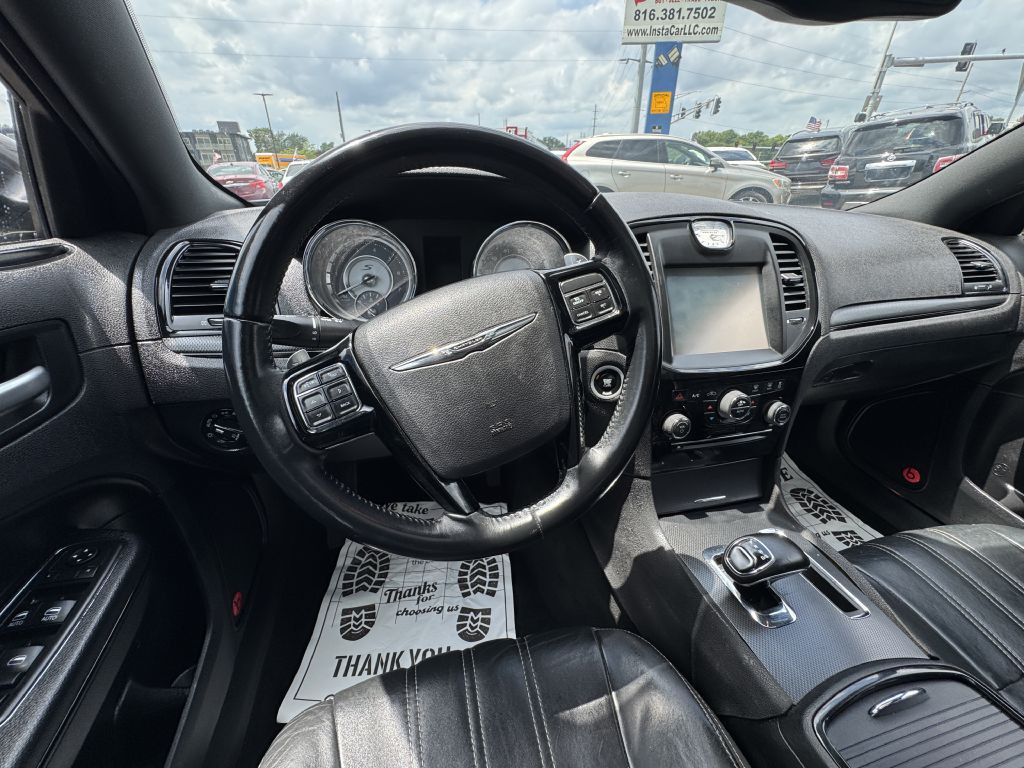 2014 Chrysler 300 Image 22