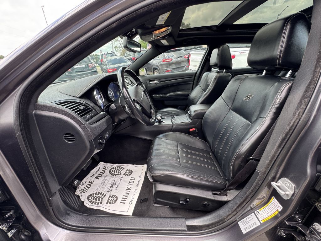 2014 Chrysler 300 Image 23