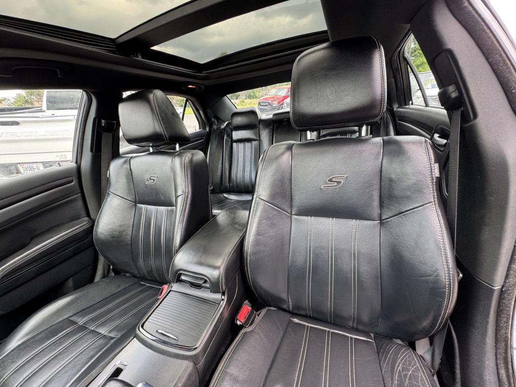 2014 Chrysler 300 Image 24
