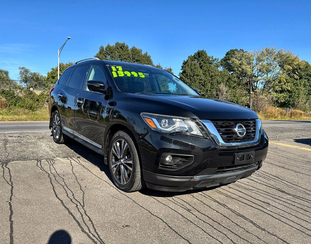 2017 Nissan Pathfinder Image 1