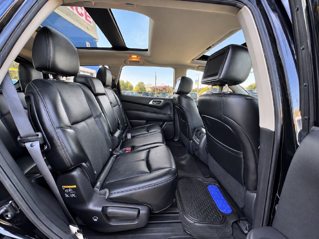 2017 Nissan Pathfinder Image 16