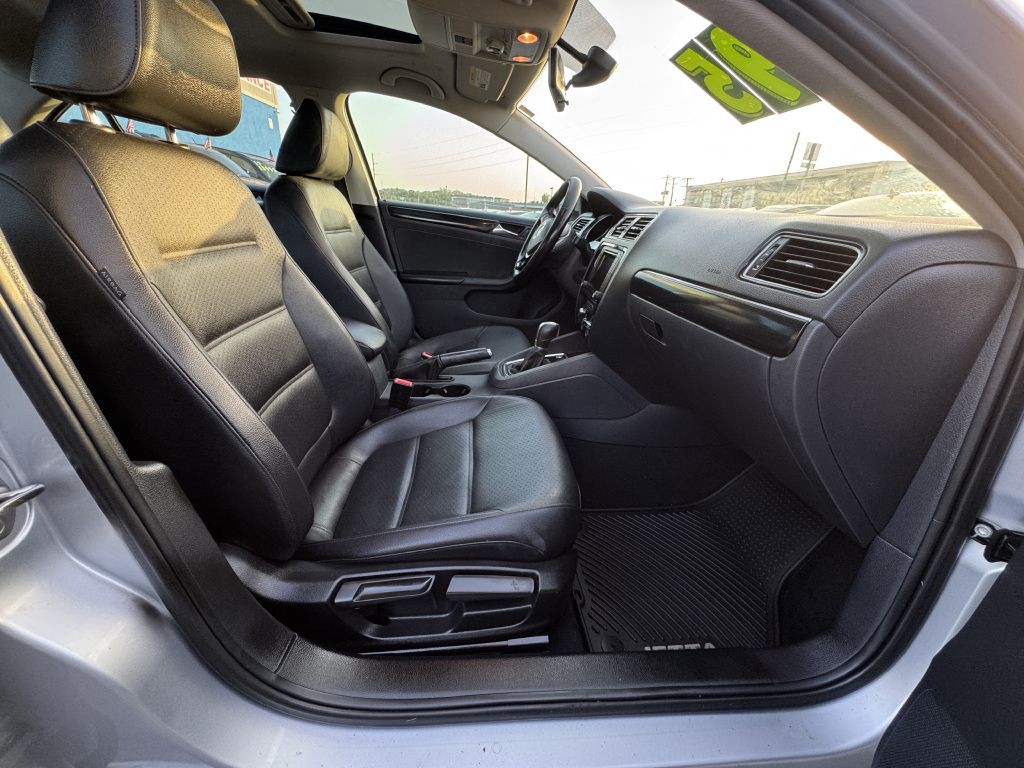 2016 Volkswagen Jetta Image 9