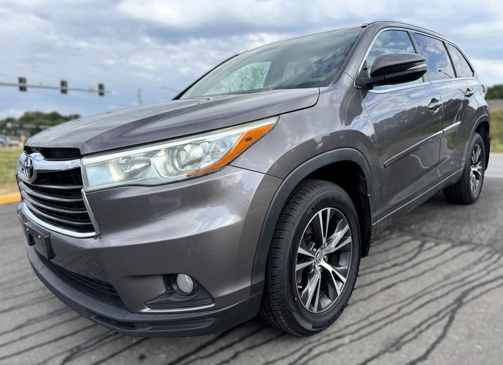2016 Toyota Highlander Image 2